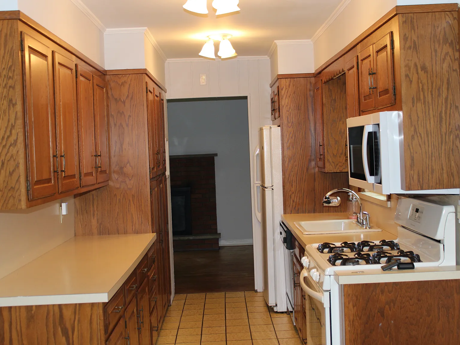 3 bed, 1410 sqft, $5,400 — Photo 3
