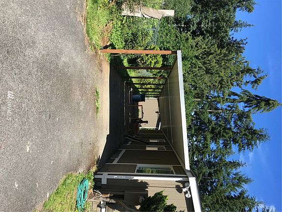5th image of 13813 215th Avenue Ct E