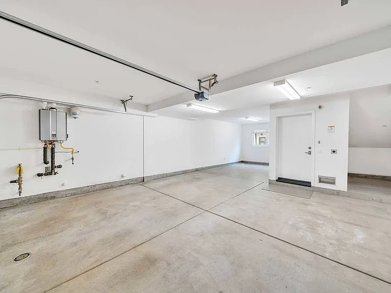 769 Doheny Way — Photo 40