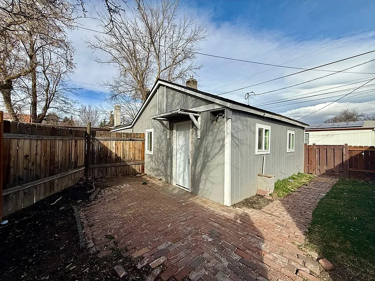 You Don't Want To Miss This Home That Is Walking Distance From Downtown Redmond!! — Photo 15