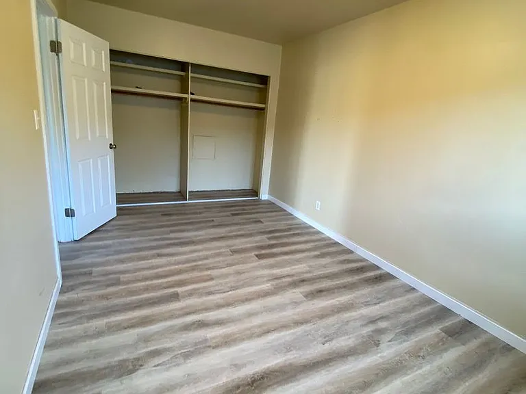 2400 Boyer Ave E — Photo 17