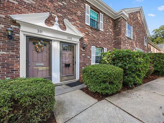 3rd image of 202 Windsor Dr #202