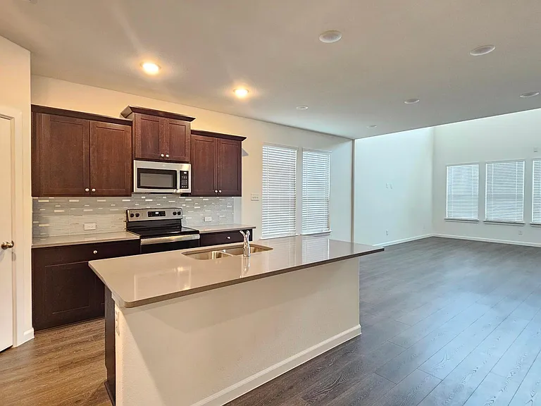 1215 Stagecoach Trl — Photo 10