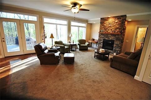 4th image of 5449 Hollyridge Ct