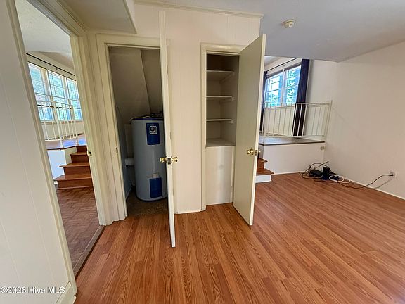 3rd image of 905 Highland Drive