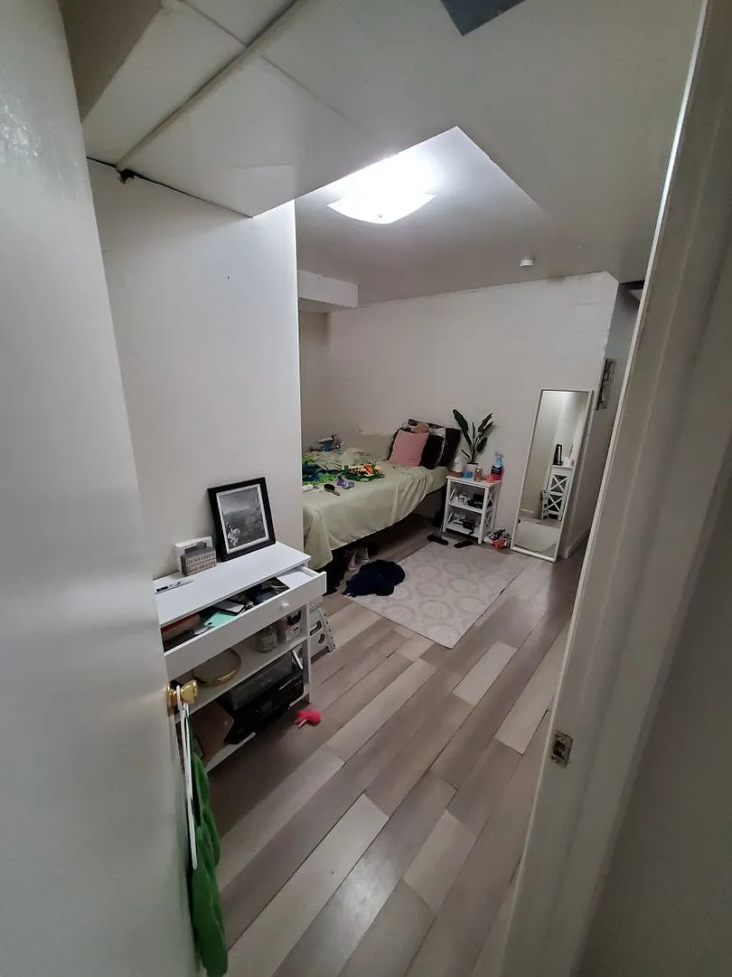Alpine Ave (Triplex) — Photo 4