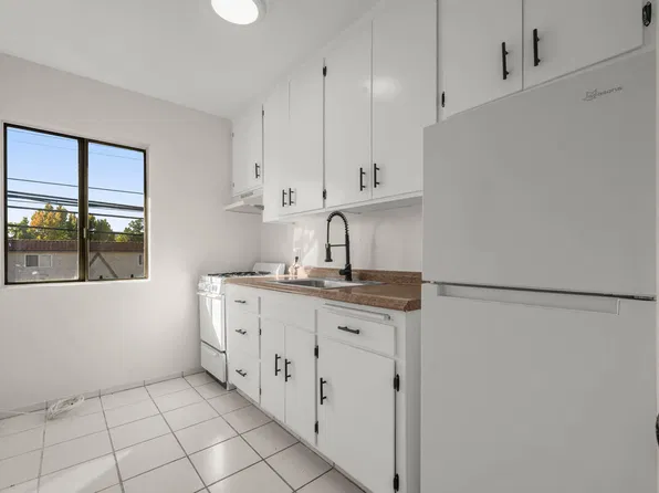 11741 Saticoy St, 11741 Saticoy St #59a50ae12, North Hollywood, CA 91605
