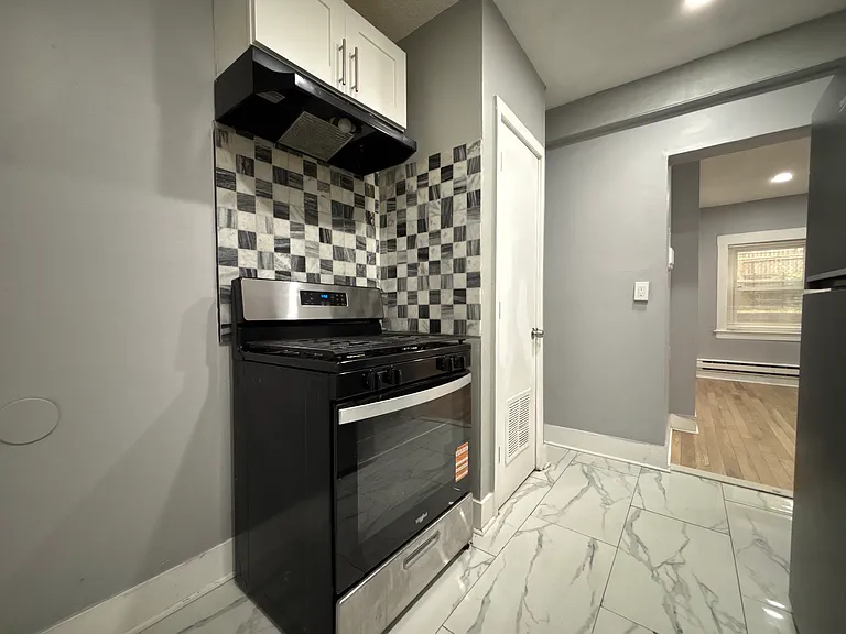 142 Rowe St #B1 — Photo 2