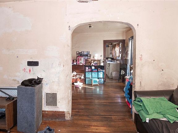 5th image of 256 Crescent Ave