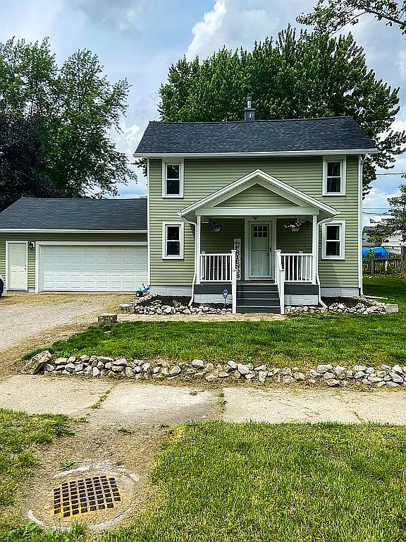 23878 2nd St photo 1