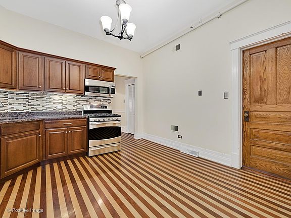 4th image of 3649 N Sheffield Ave #1