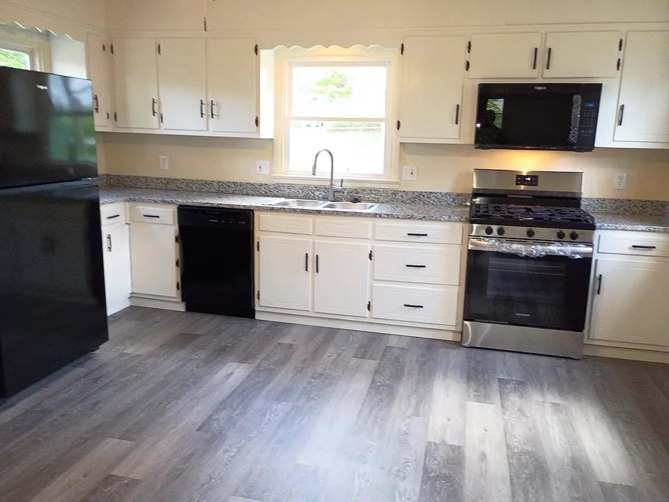 12B W Glenwood Dr