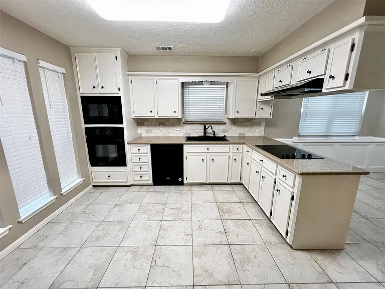 17527 Forest Mist Dr — Photo 16