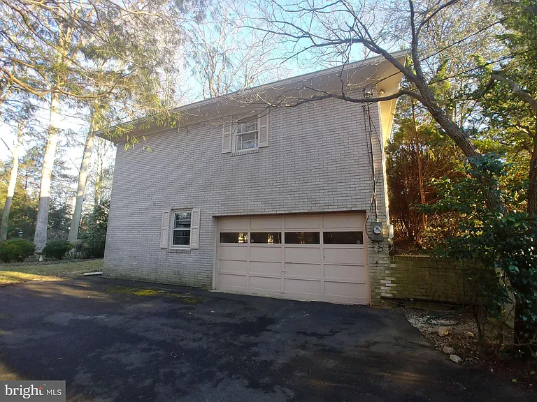 1429 Laburnum St — Photo 24