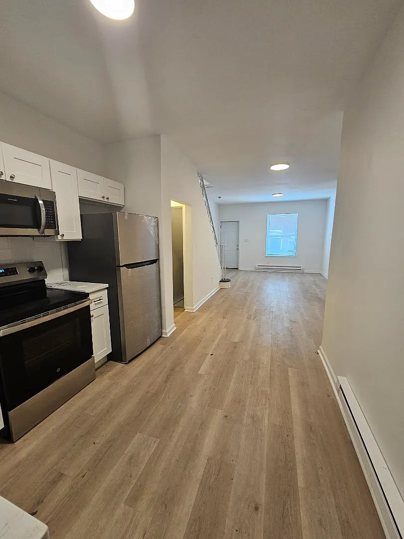 3252 N Hope St — Photo 2