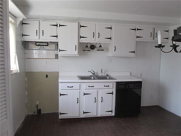 5th image of 7045 Dumbarton Pl