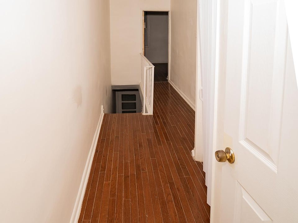 1st image of 2422 S Franklin St