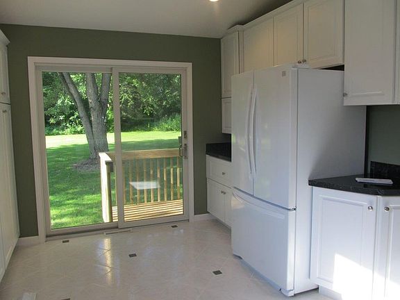 3rd image of 9059 Old Meadow Dr