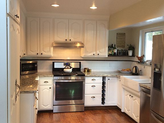 3rd image of 1406 Skyline Dr