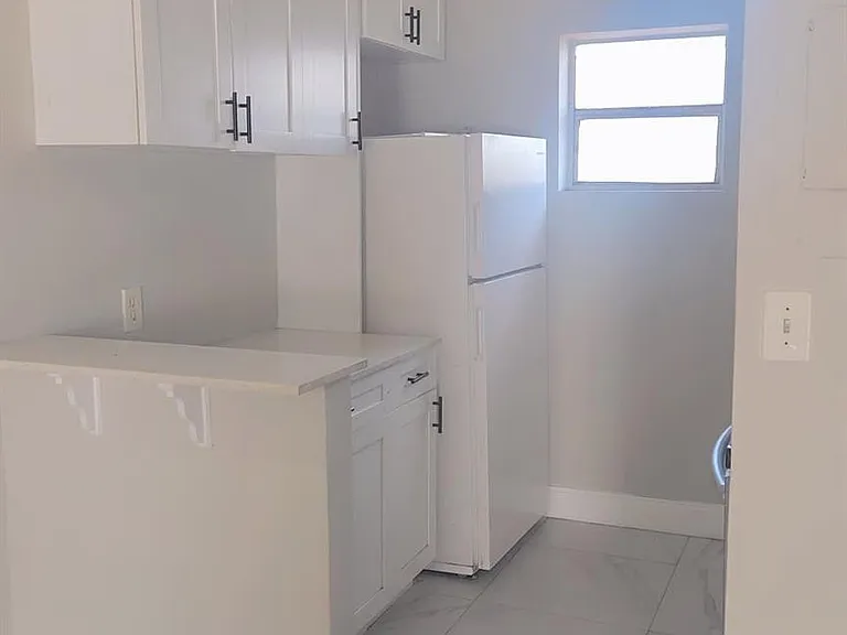 616 NW 5th Ave #2 — Photo 3