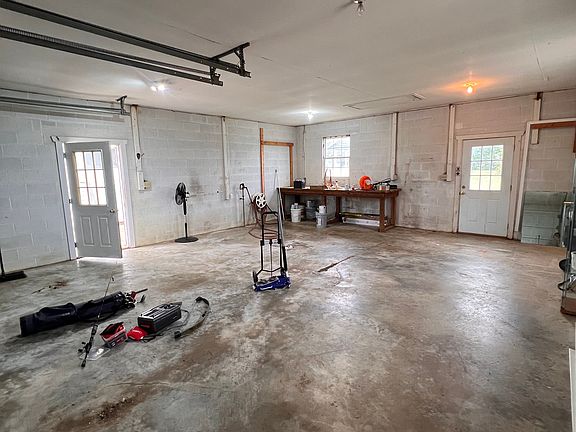 5th image of 11770 Charles St