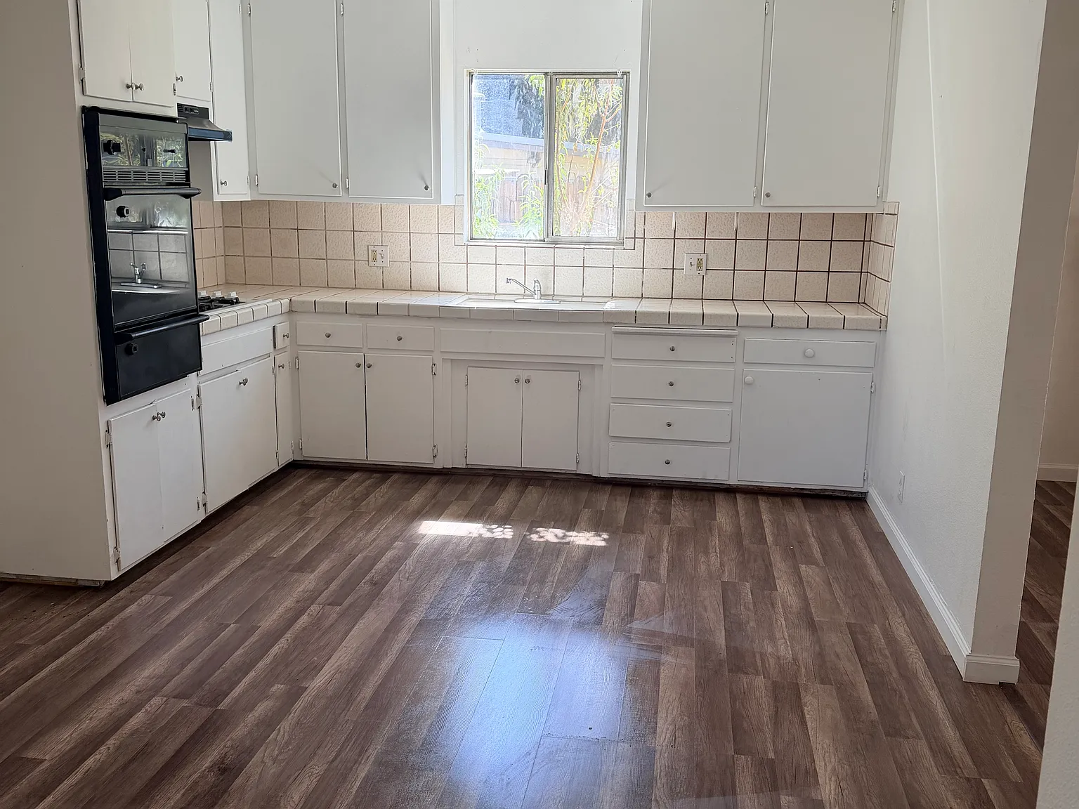 3 bed, 1175 sqft, $2,400 — Photo 4