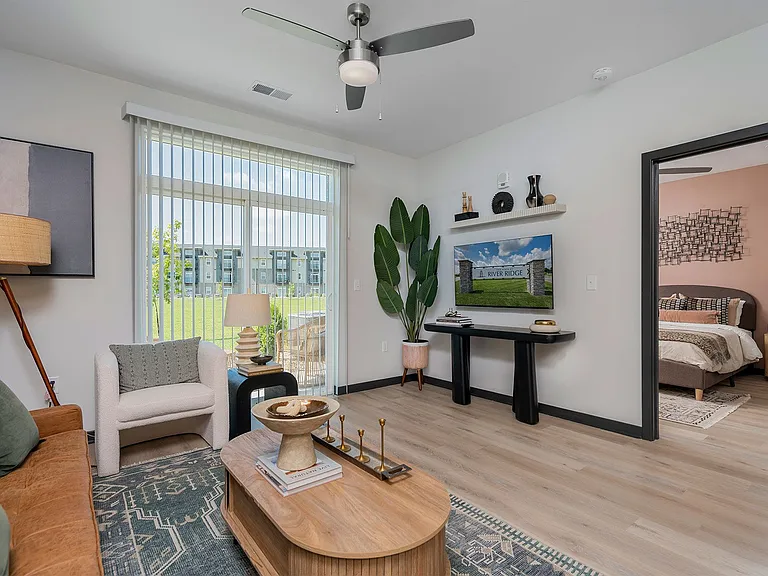 1BR, 1BA - 741SF - Living and Patio