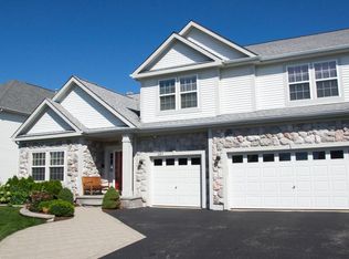287 Cross Creek Ln, Lindenhurst, IL 60046