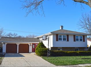 1470 Ashley Rd, Hoffman Estates, IL 60169