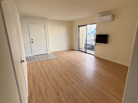 4th image of 1825 Harrison St APT 1