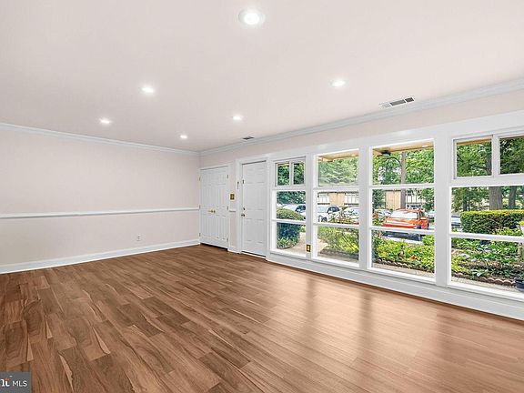 4th image of 4471 Forest Glen Ct