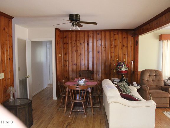 3rd image of 301 W Pulaski Dr