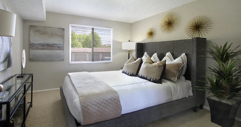 The Inverness Apartments — Photo 3