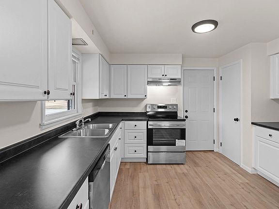 3rd image of 1202 2nd St