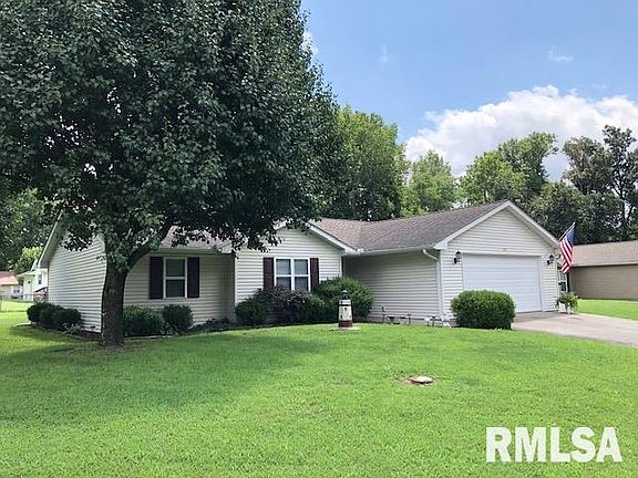 2nd image of 1501 Brittany Ln