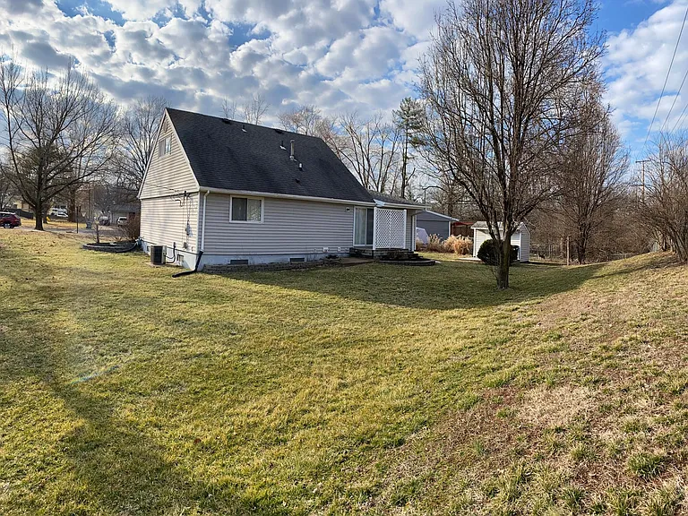 Clarington Dr — Photo 29