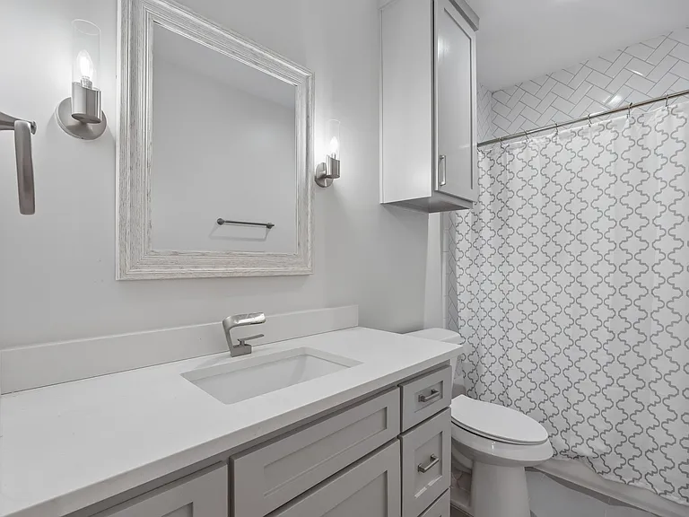 710 N Madison Ave — Photo 17