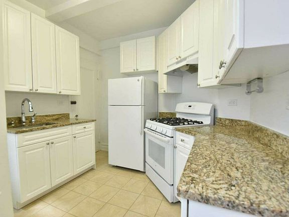4th image of 736 W End Ave APT 14C