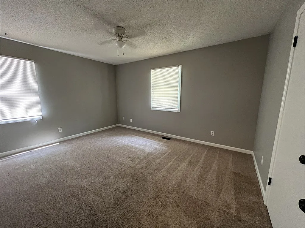 2 bed, 1.0 bath, $1,100 — Photo 3