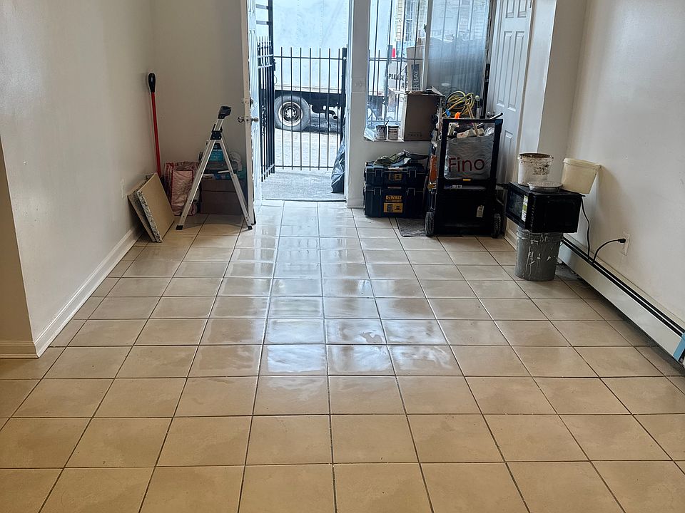 1st image of 1313 Clay Ave Floor 1