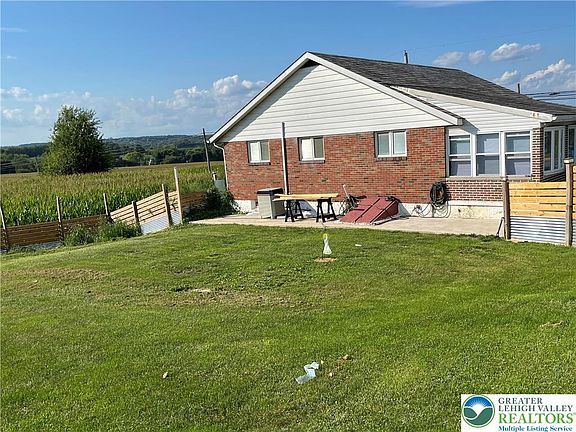 3rd image of 3092 Mauch Chunk Rd N