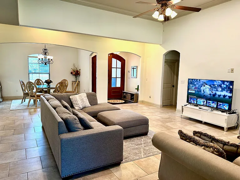 9427 Milbank Dr — Photo 11