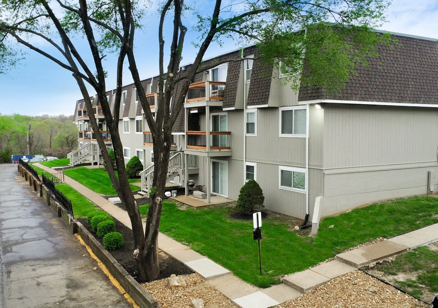 Skyline Apartments — Photo 3