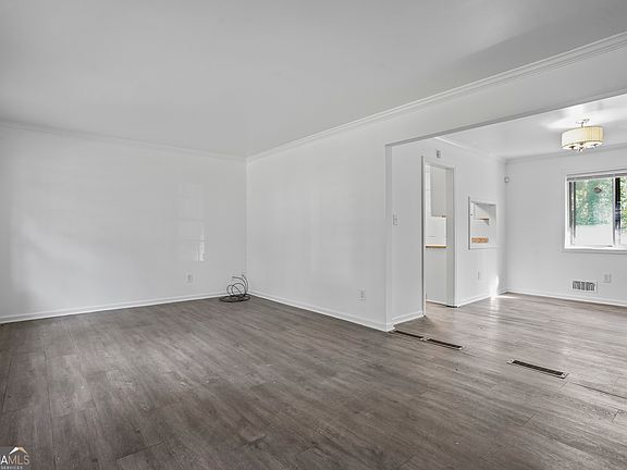 4th image of 5809 Oakleaf Way