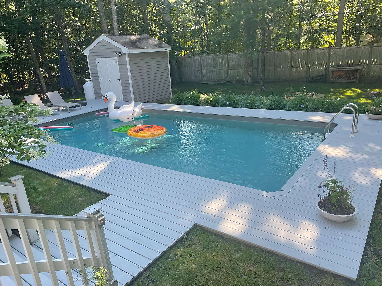Great East Hampton Clearwater year round rental at a great price — Photo 1