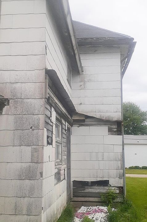 2nd image of 220 S Pine St