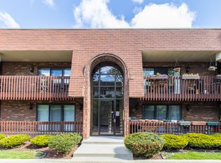6321 Clarendon Hills Rd APT 6, Willowbrook, IL 60527