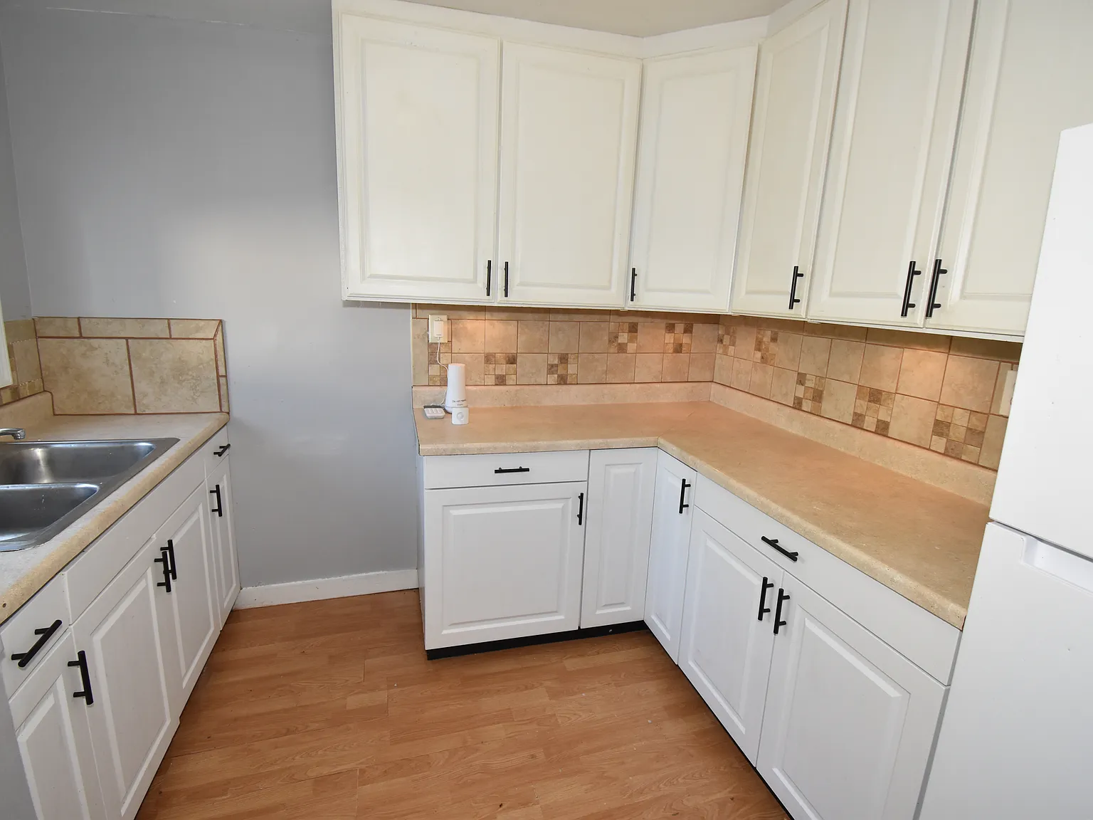 6 bed, 2600 sqft, $2,750 — Photo 2