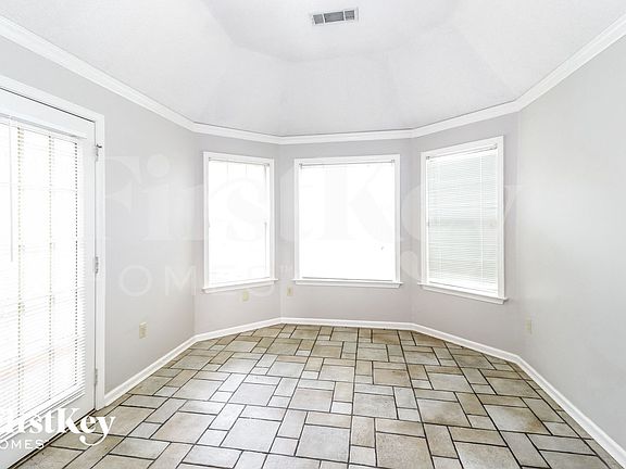 5th image of 726 Silver Sands Dr