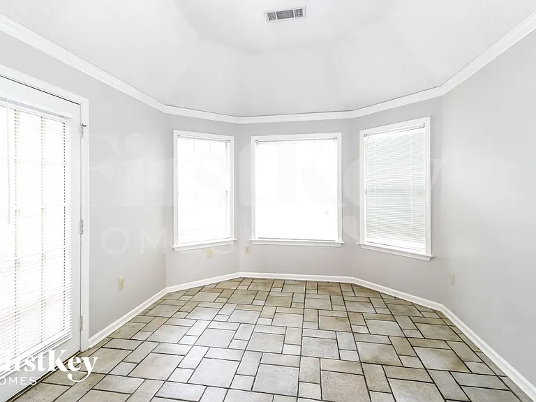 726 Silver Sands Dr — Photo 5